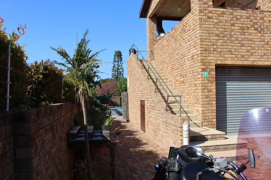 6 Bedroom Property for Sale in Kleinmond Western Cape